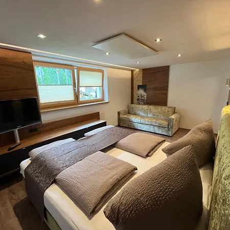 Ferienwohnung Tux Apartman *